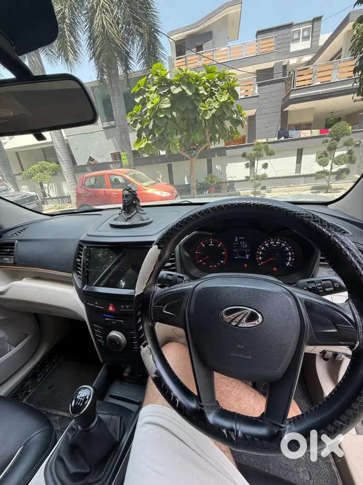 Alloys,ambient Lightings,seat Covers Screen And White Headlights