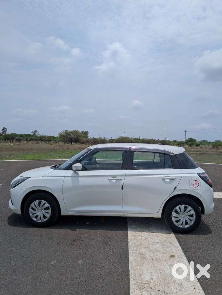 Maruti Suzuki Swift Vxi + Manual, 2025, Petrol