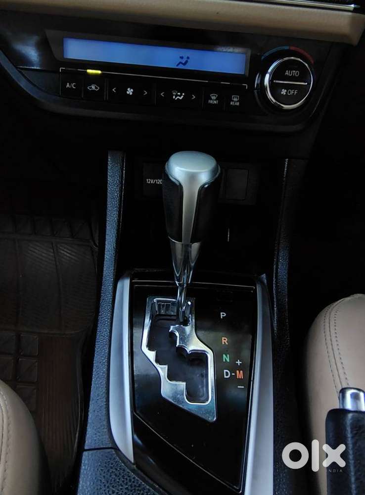 Toyota Corolla Altis 2013-2017 G At, 2015, Petrol