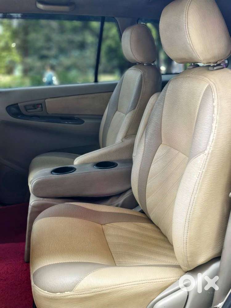 Toyota Innova 2.5 G (diesel) 7 Seater Bs Iv, 2011, Diesel