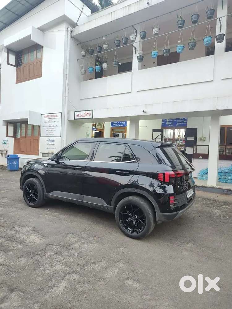 Hyundai Venue 2023 Petrol Well Maintained