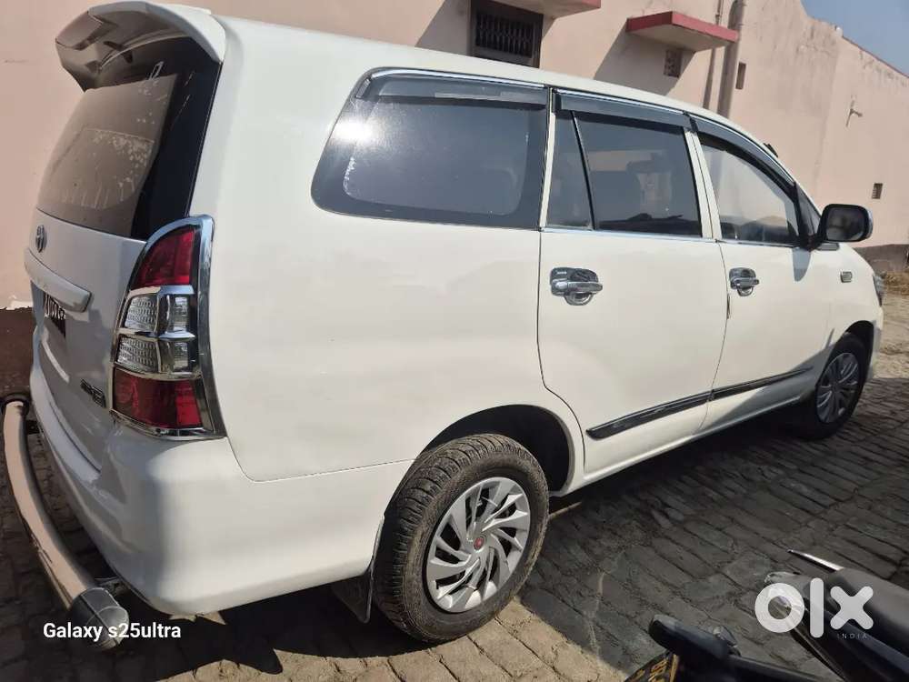Toyota Innova 2015 Diesel 150000 Km Driven