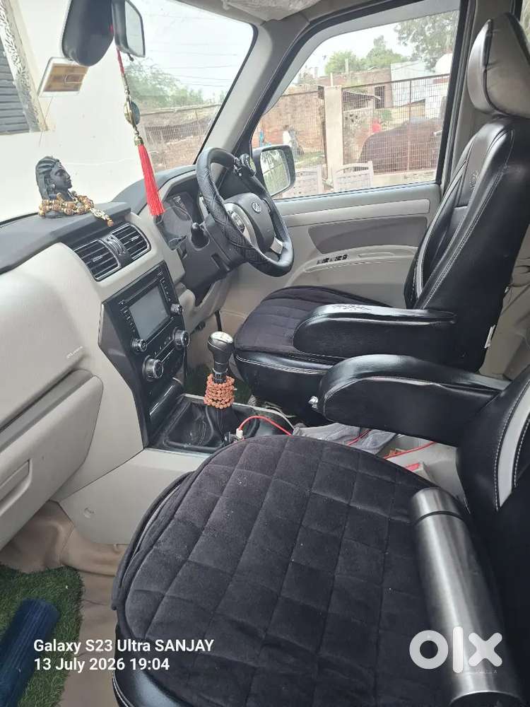 Mahindra Scorpio S10 2016