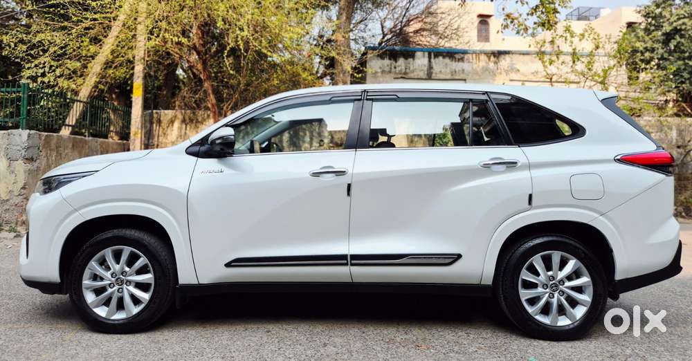 Toyota Innova Hycross 2.0 Vx (o) Hybrid 8 Str, 2025, Petrol