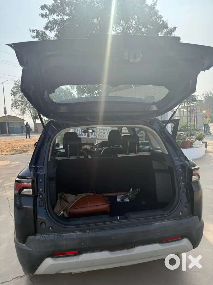 Petrol Car In Black Color, Center Locking, Push Start Button, Sunroof