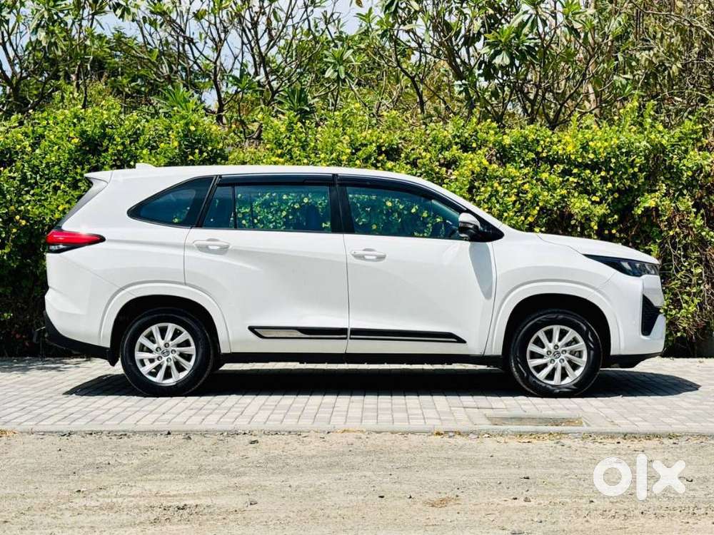 Toyota Innova Hycross 7s Option, 2024, Petrol