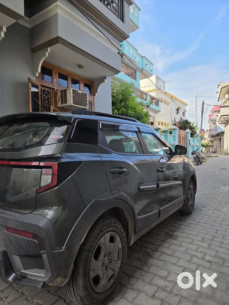 Mahindra Xuv 3xo 2024 Ax5
