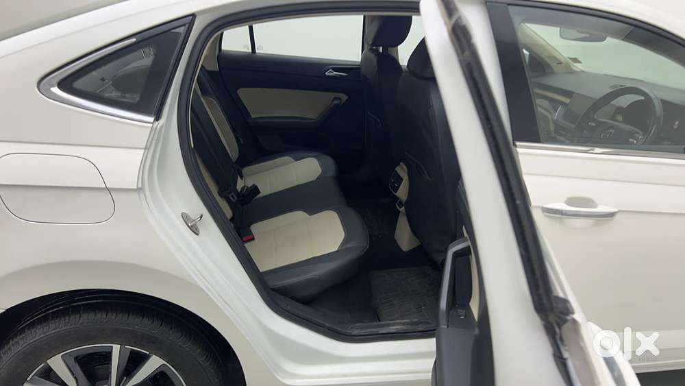 Skoda Slavia Style 1.0l Tsi At, 2022, Petrol