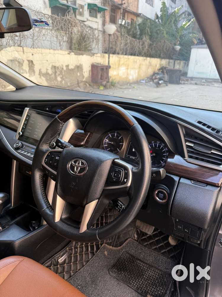 Toyota Innova Crysta 2.8 Zx At 7 Seater, 2022, Diesel