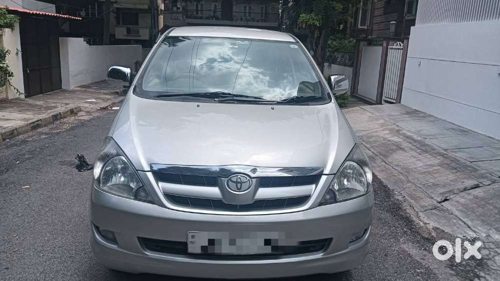 Toyota Innova 2.5 V Diesel 8-seater, 2006, Diesel