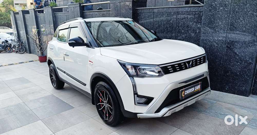 Mahindra Xuv300 1.2 W6 Amt Petrol, 2023, Petrol