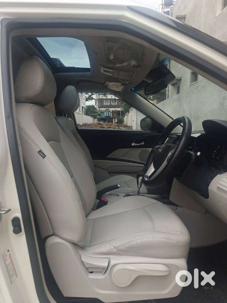 Mahindra Xuv300 W8 (o) 1.5 Diesel Amt, 2023, Diesel