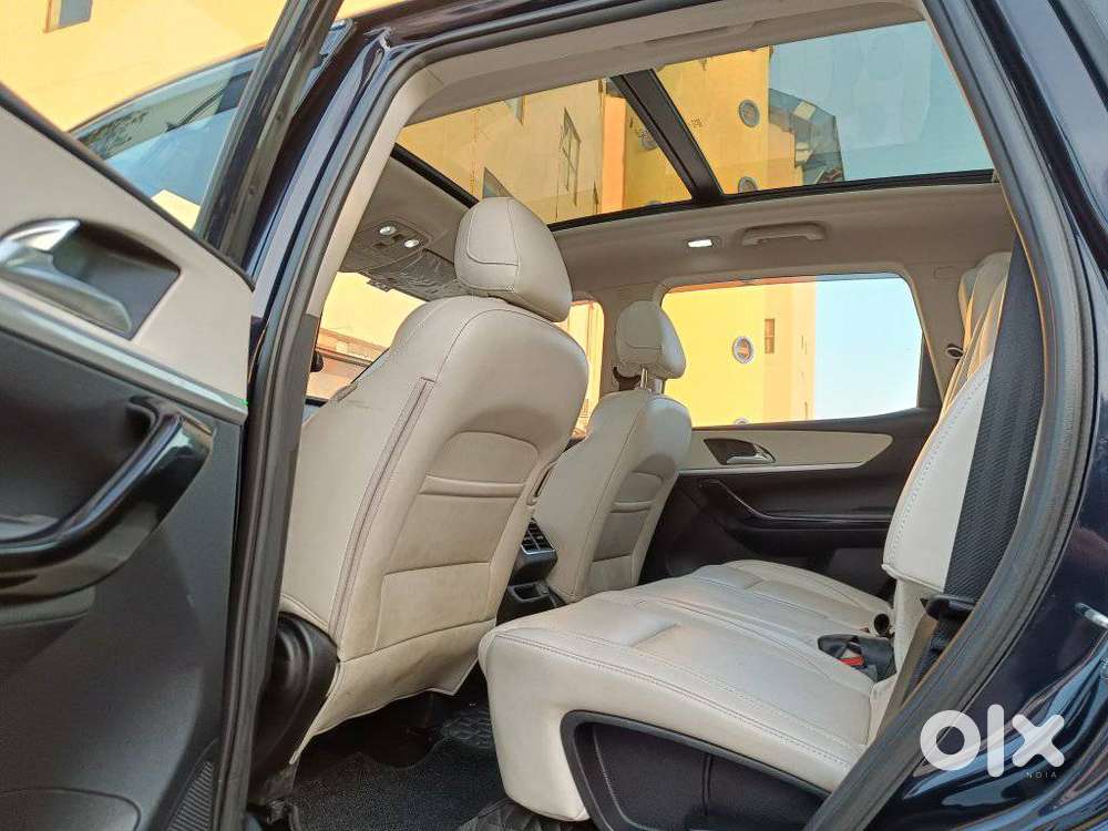 Mahindra Xuv700 2.0 Ax 7 Petrol At Luxury Pack Str, 2023, Petrol