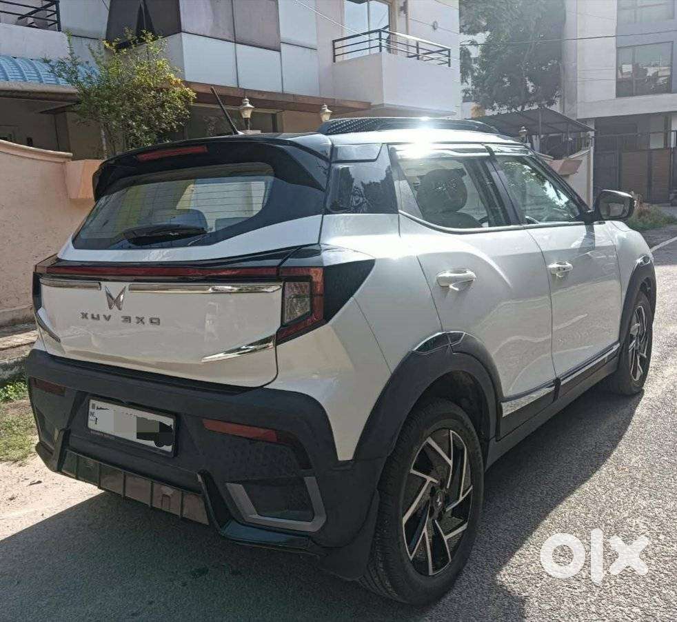 Mahindra XUV 3XO AX7L 1.2 Petrol AT (PG), 2024, Petrol
