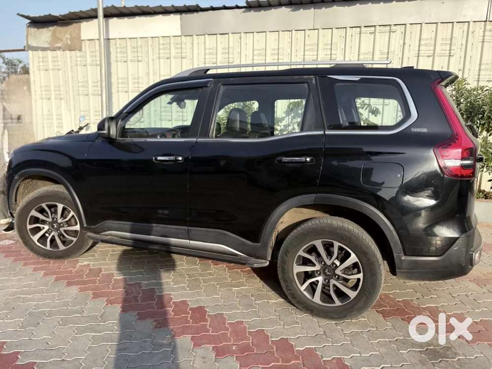 Mahindra Scorpio N Z8 Petrol At 7 Str, 2024, Petrol