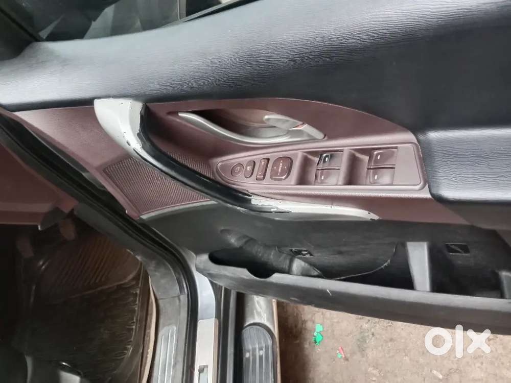 Mahindra Xuv 500 W8  2012. Tax 2027 Tax December