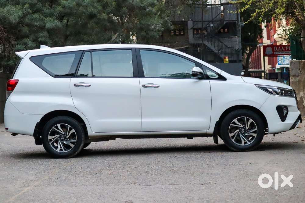 Toyota Innova Crysta 2.7 V, 2023, Petrol