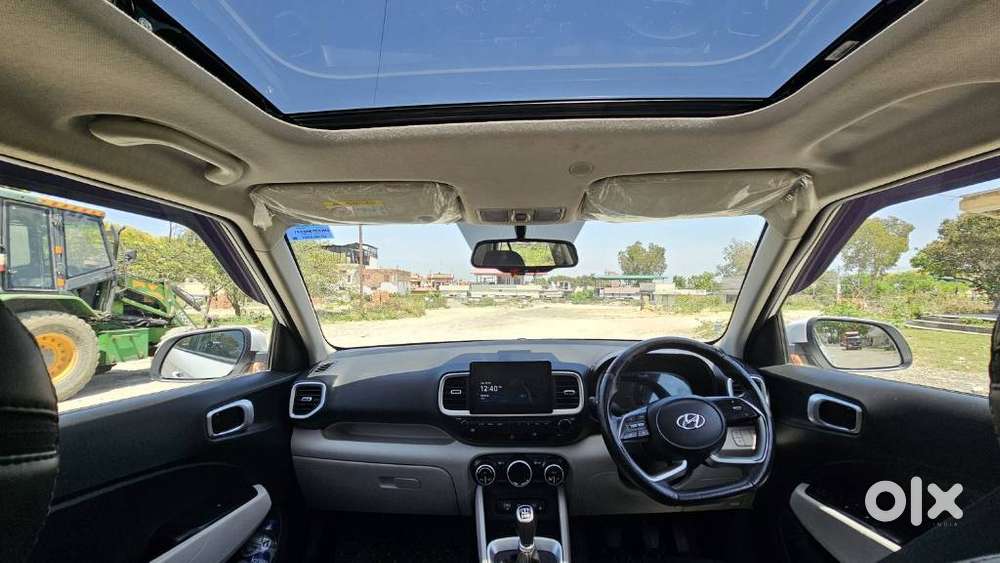 Hyundai Venue Sx Mt, 2023, Petrol