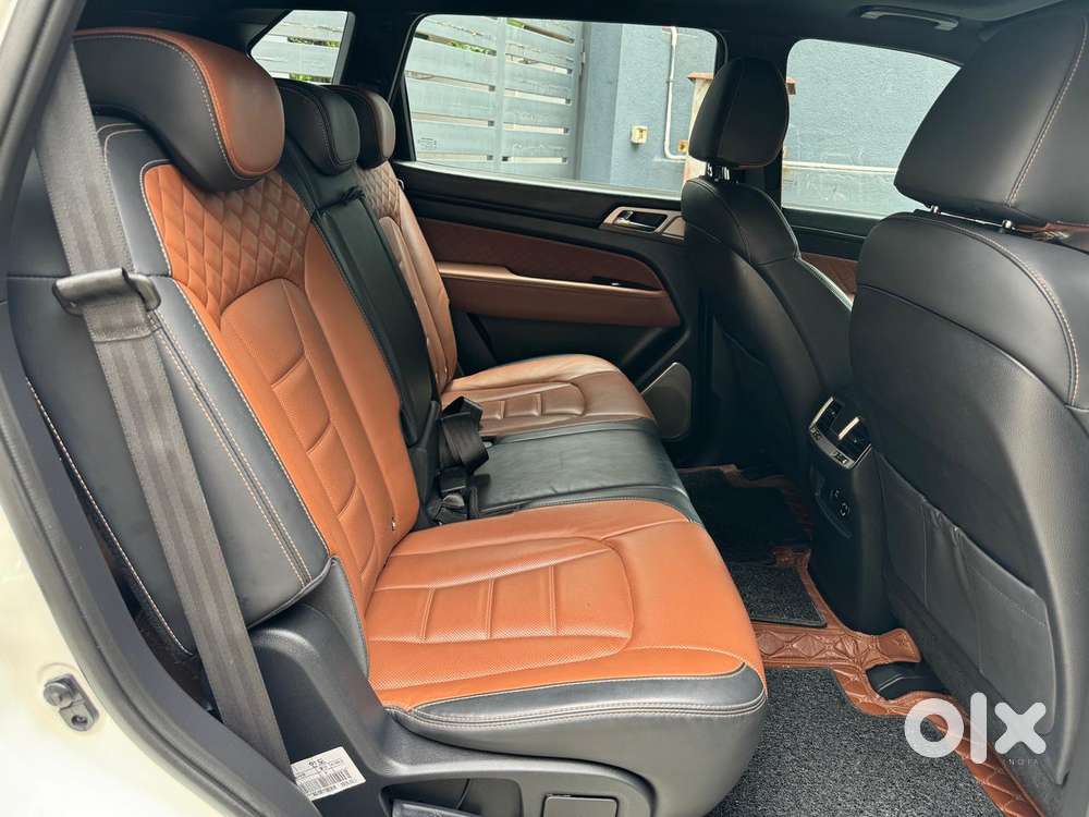 Mahindra Alturas G4 4wd At, 2021, Diesel