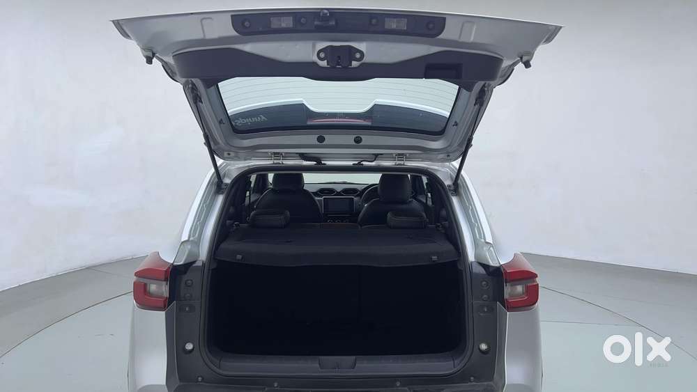 Nissan Magnite 1.0 Xv Premium, 2022, Petrol