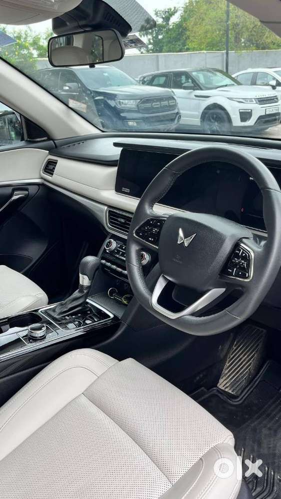 Mahindra Xuv700 2.0 Ax 7 Petrol At Luxury Pack Str, 2024, Petrol