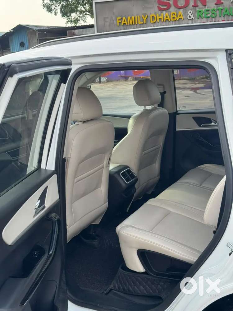 Mahindra Xuv700 2023 Diesel Well Maintained