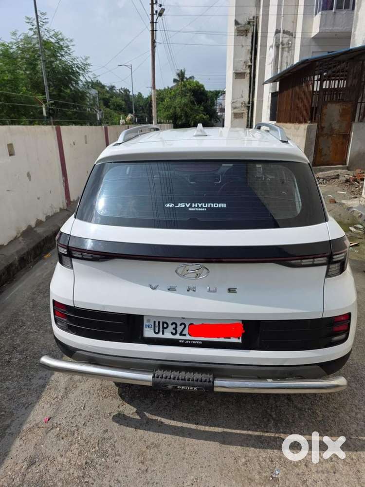 Hyundai Venue 2025 Petrol Well Maintained
