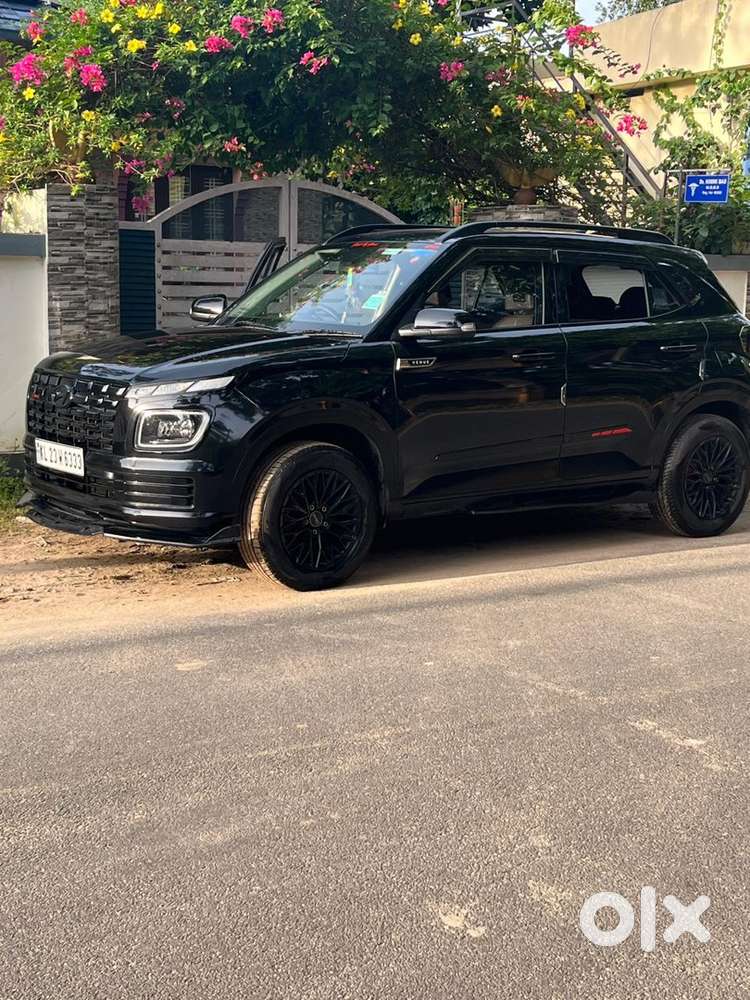Hyundai Venue 2023 Petrol Well Maintained
