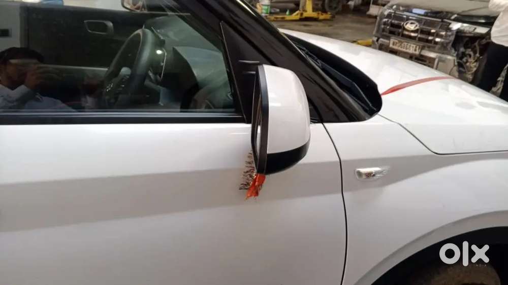 Hyundai Venue 2025 Petrol 5500 Km Driven