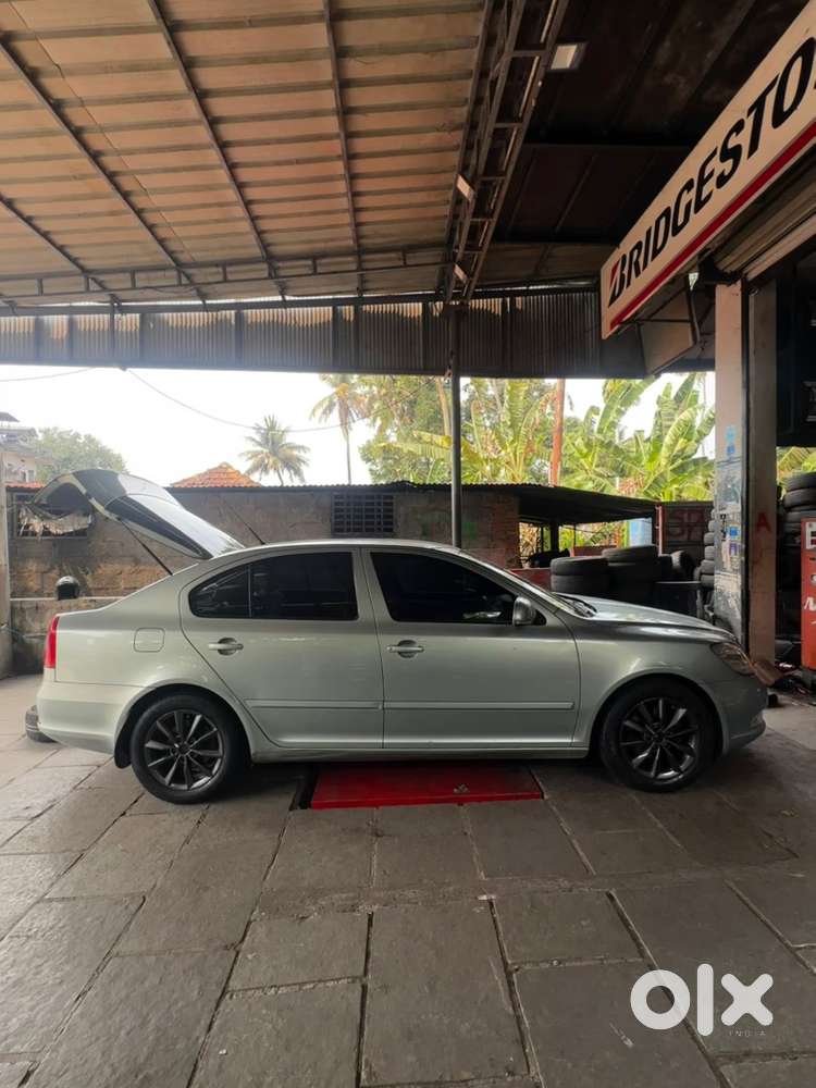 Skoda Laura Petrol Manual 2010 (stock)