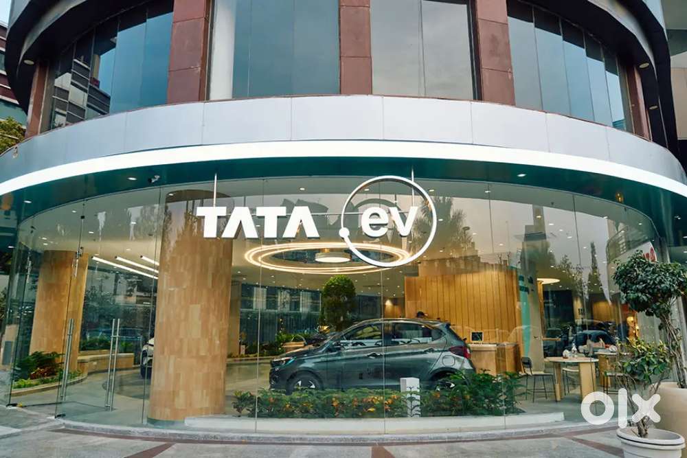 TATA SHOWROOM JOB के लिए आवेदन कर सकते हैं MALE एंड FEMALE CANDIDATE.