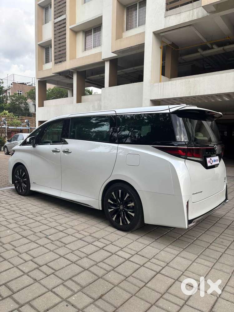 Toyota Vellfire Vip – Executive Lounge, 2024, Petrol