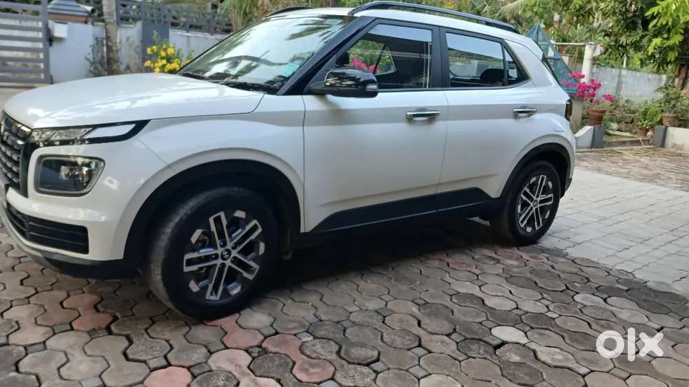 Hyundai Venue 2023 Diesel 22430 Km Driven