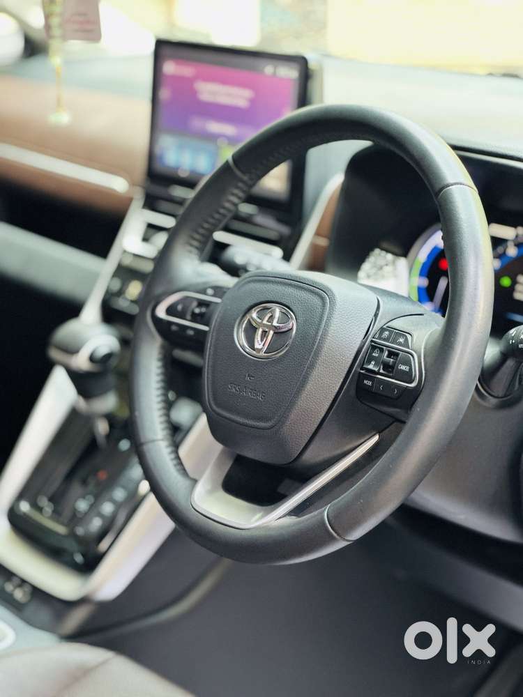 Toyota Innova Hycross 2.0 Zx (o) Hybrid 7 Str, 2024, Petrol