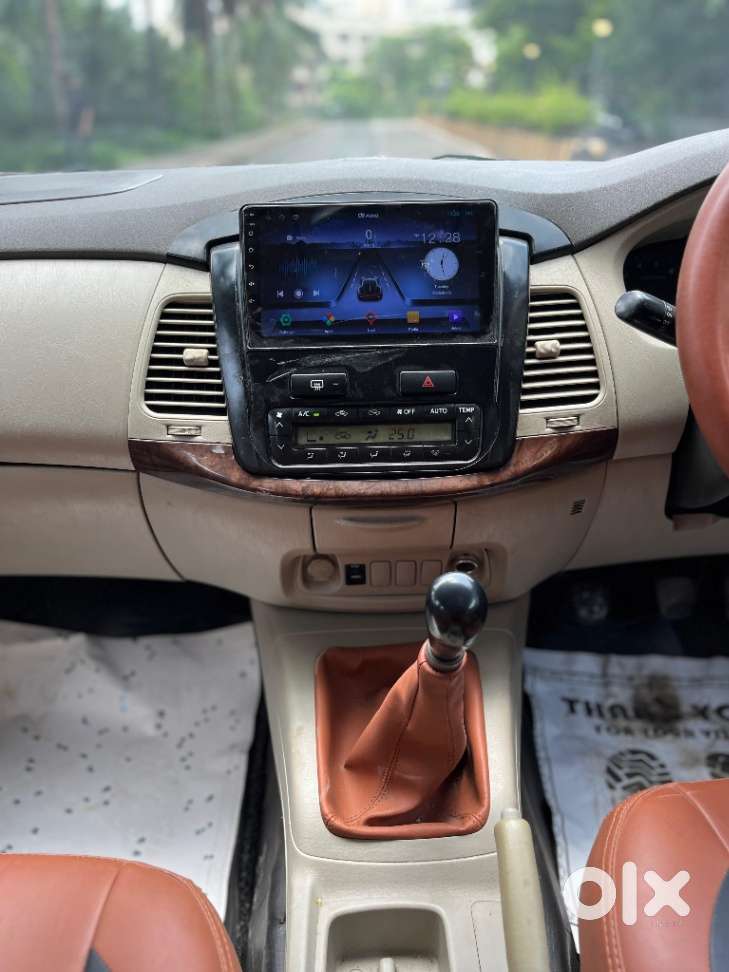 Toyota Innova 2.5 Vx 8 Seater Bs Iv, 2012, Diesel