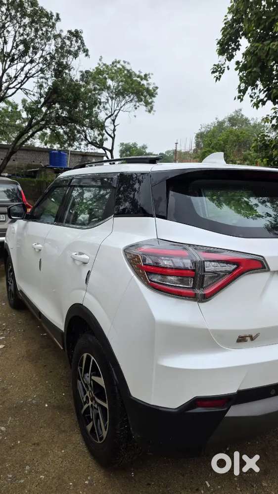 Mahindra Xuv400 Ev 2025 Electric Well Maintained