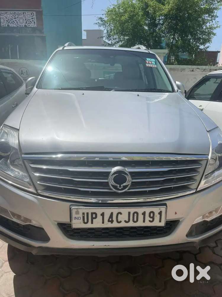 Mahindra Rexton Rx6
