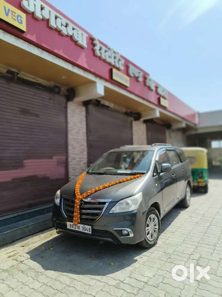 Innova 2015 Model Colour Gray