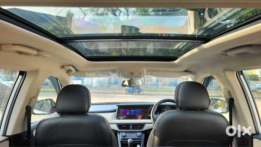 Mahindra Xuv700 2.0 Ax 5 Petrol Mt 7 Str, 2024, Petrol