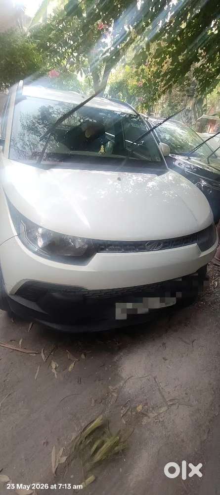 Mahindra Kuv 100 Metallic White K4 2017 Petrol 6 Seater