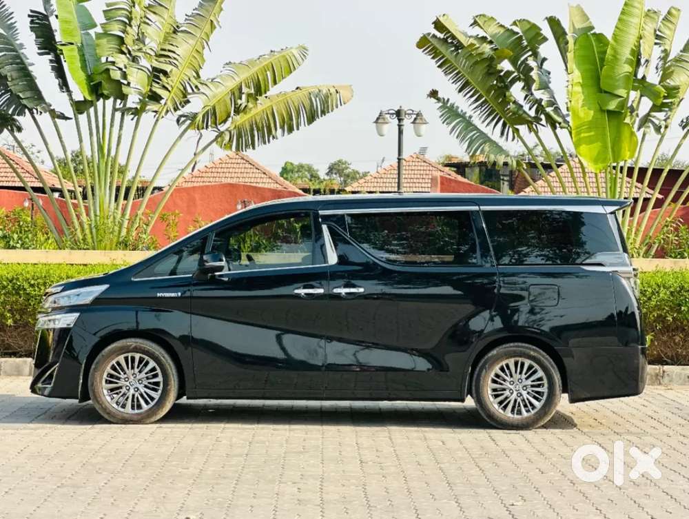 Toyota Vellfire Vip – Executive Lounge, 2023, Petrol