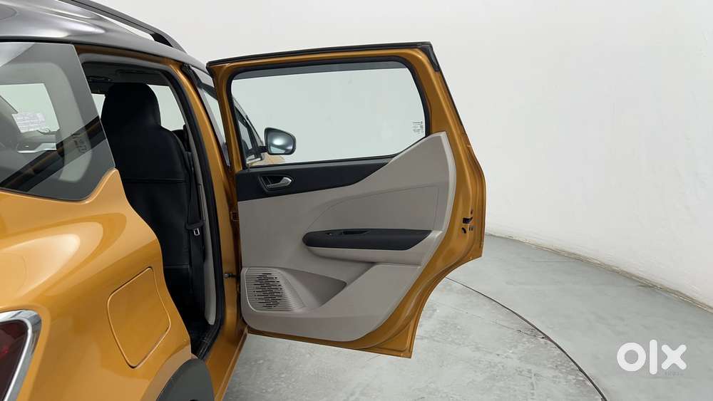 Renault Triber Rxz Easy-r Amt, 2022, Petrol
