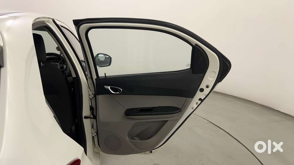 Tata Tiago Xza, 2017, Petrol