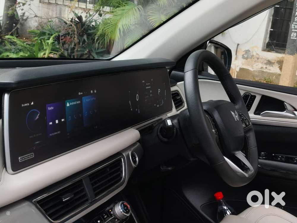 Mahindra Xuv700 2.0 Ax 7 Petrol At Str, 2024, Petrol