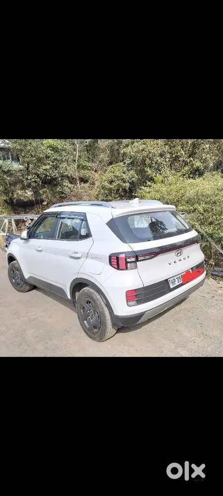 Hyundai Venue 2025 Petrol 3000 Km Driven