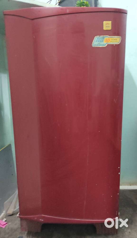 Old Single Door Refrigerator for Sale (For Repair or Parts) in Itarsi