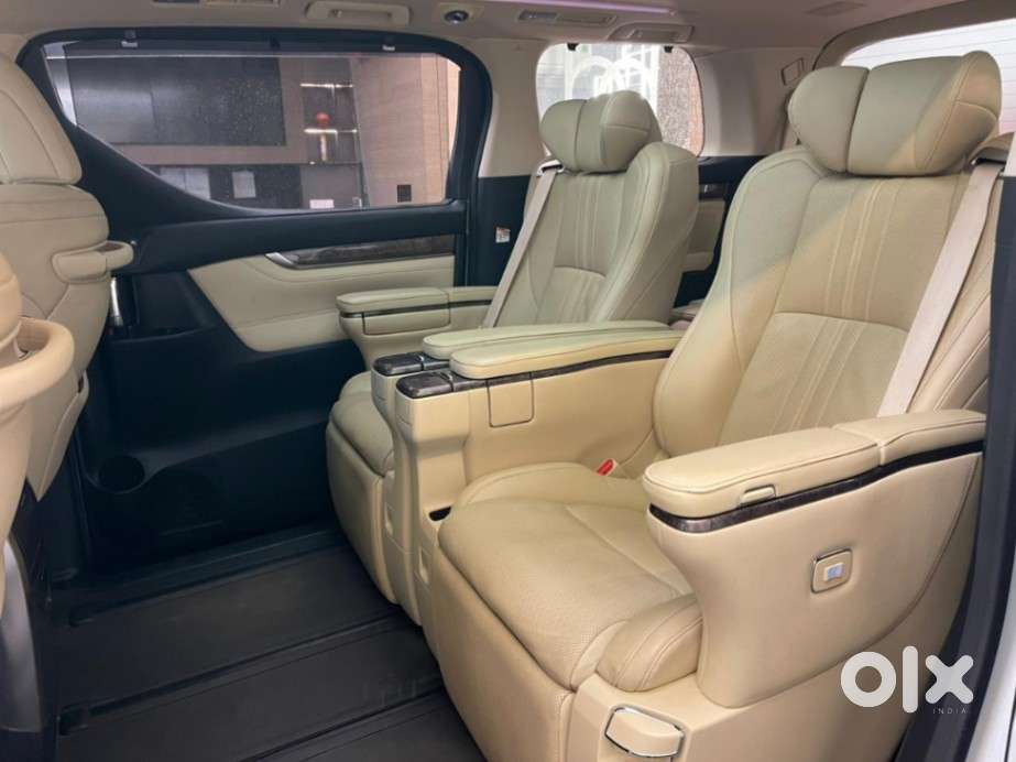 Toyota Vellfire 2.5 Hybrid, 2023, Petrol