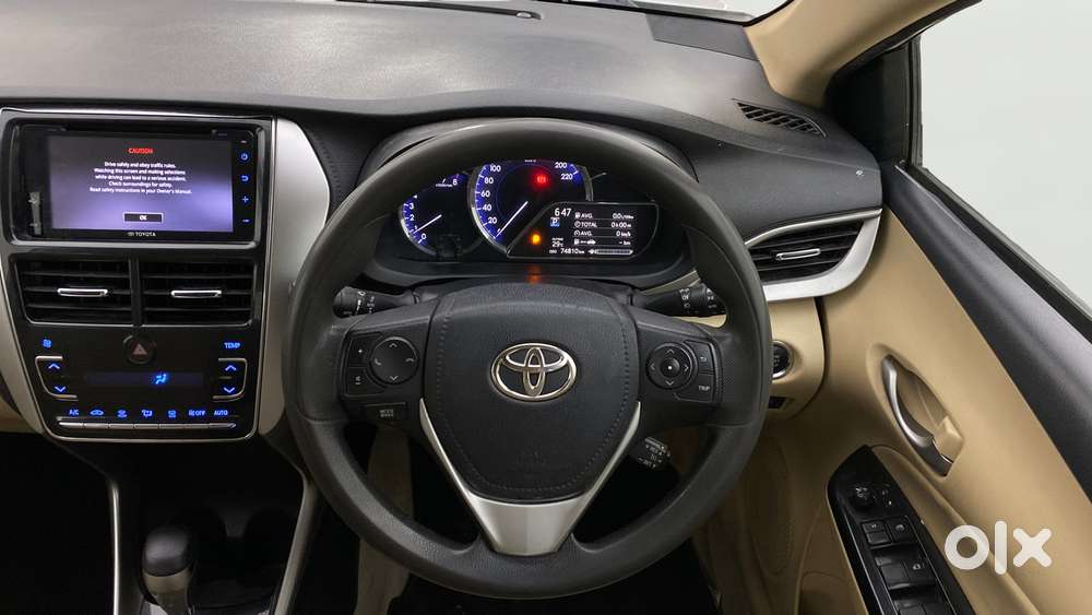 Toyota Yaris V Cvt, 2019, Petrol