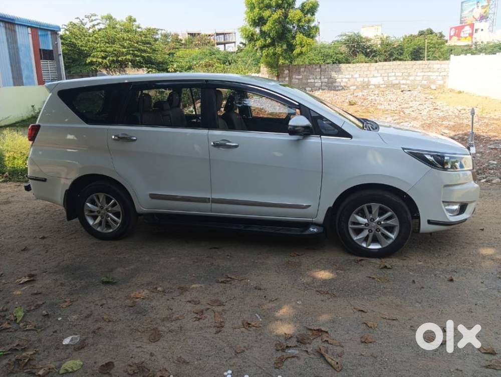 Toyota Innova Crysta 2.4 G Mt, 2023, Diesel