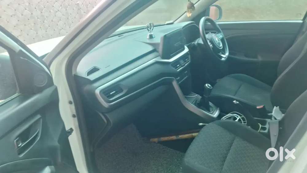 Maruti Suzuki Brezza 2023,variant 1.5 Vxi Smart Hybrid